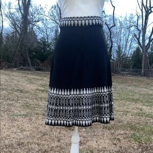Sioni Black and White A-Line Skirt